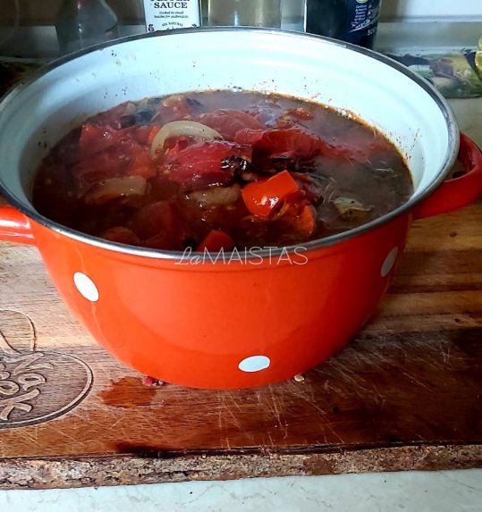 Pomidorų ir paprikų sriuba su jautiena