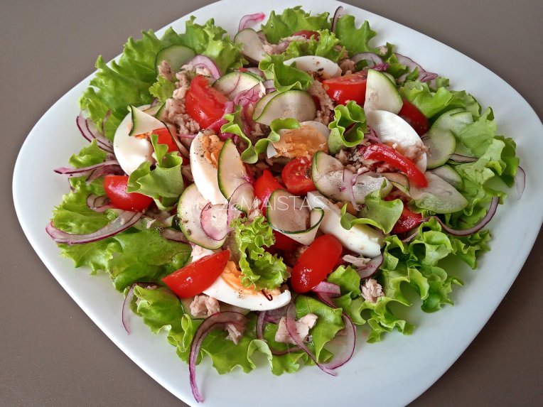 Pavasariškos salotos su konservuotu tunu
