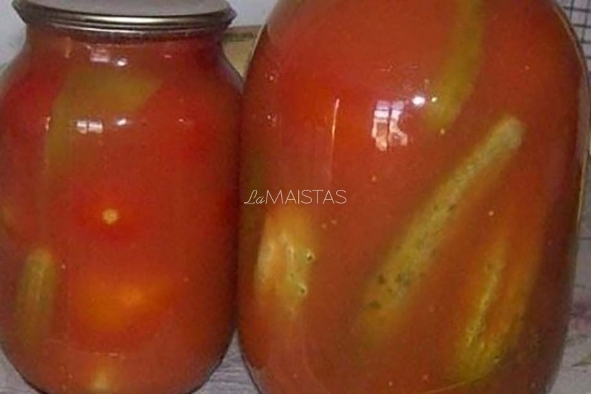 Konservuoti agurkai su pomidorų padažu