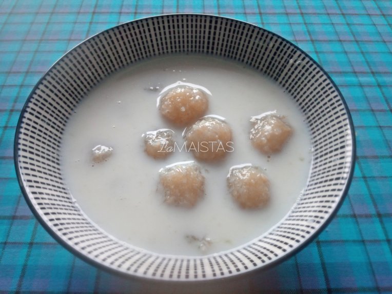 Tarkuotų bulvių bandelės (kleckai) su spirgučiais ir kukulių sriuba su pienu