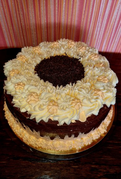 Šokoladinio biskvito tortas su maskarponės kremu