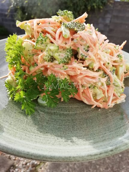 Greitos brokolio ir morkų salotos