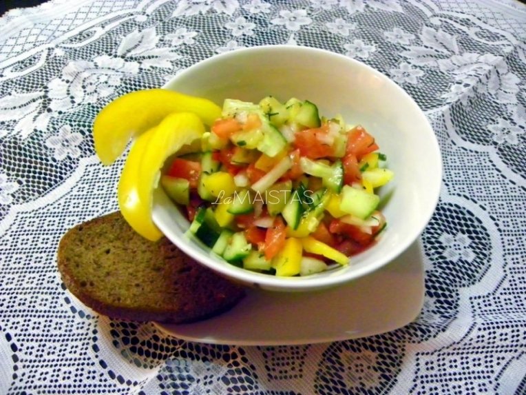 Daržovių salotos su aliejum