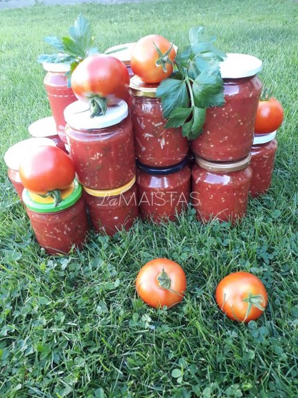 Smulkinti pomidorai savo sultyse žiemai