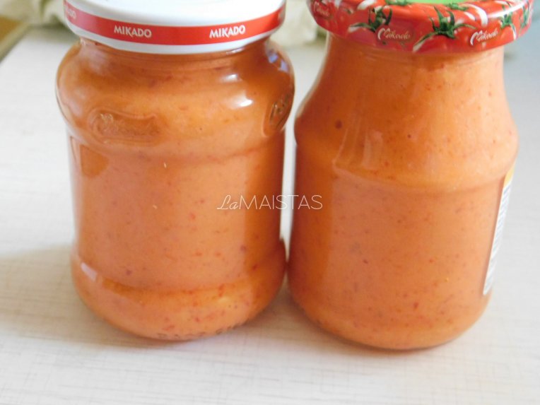 Pomidorų ir paprikų pagardas su česnakais - tobulas prie mėsos