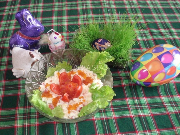 Velykinės kiaušinių, pomidorų ir ikrų salotos