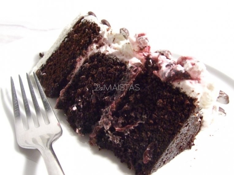Šokoladinis tortas su vyšniomis ir mascarpone (Black Forest Cake)