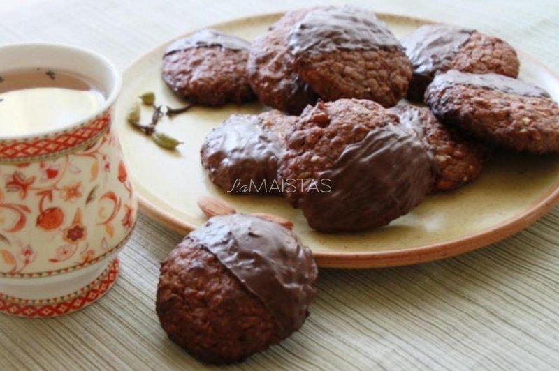 Šokoladiniai sausainiai "Puselės"