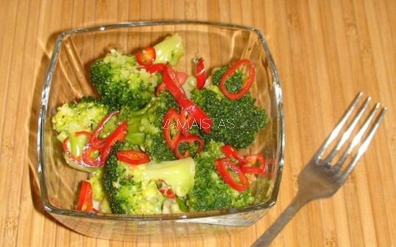 Brokolių salotos su medumi