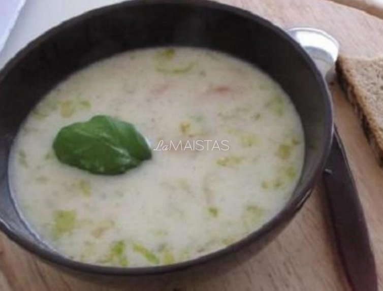 Pieniška kopūstų ir šparaginių pupelių sriuba