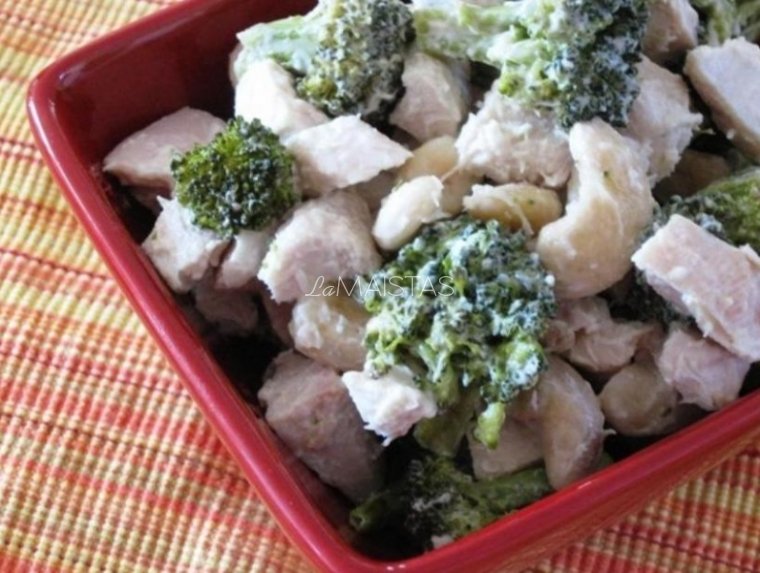Brokolių ir vištienos salotos