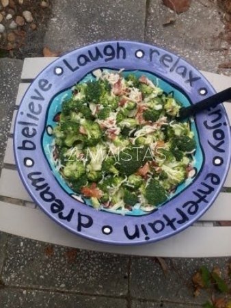 Brokolių salotos
