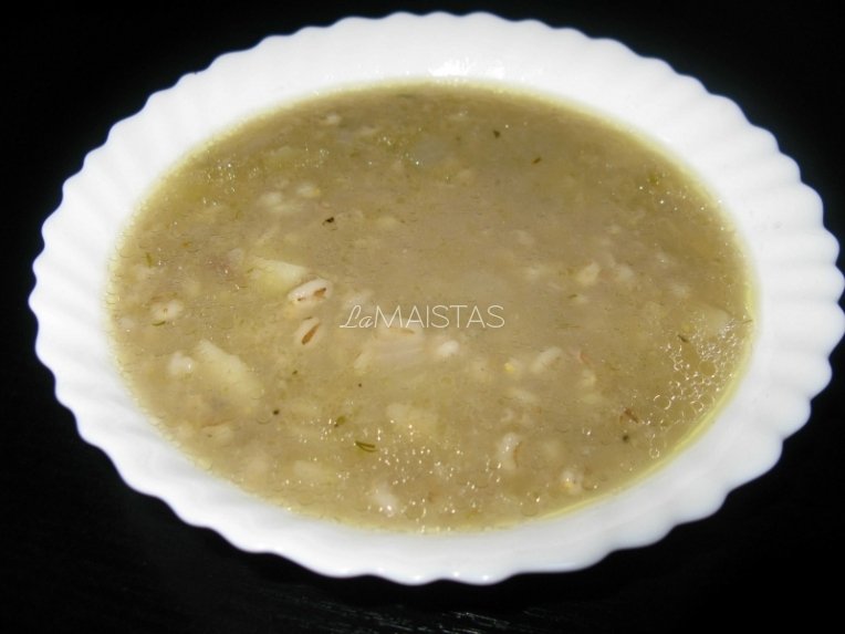 Perlinė vištienos sultinio sriuba
