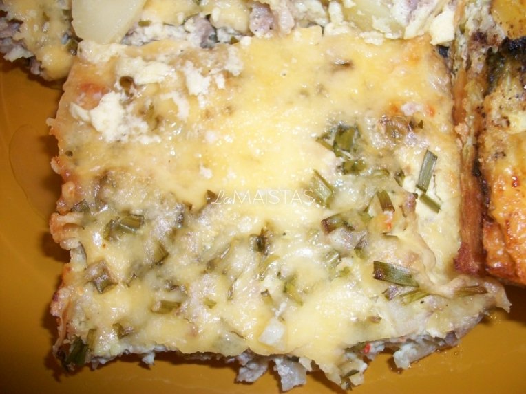 Varškės ir maltos mėsos apkepas su sūriu