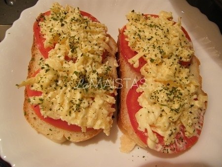 Pomidorų sumuštiniai su kiaušinių užtepėle