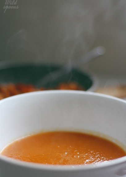 Trinta morkų sriuba su šonine ir avinžirniais