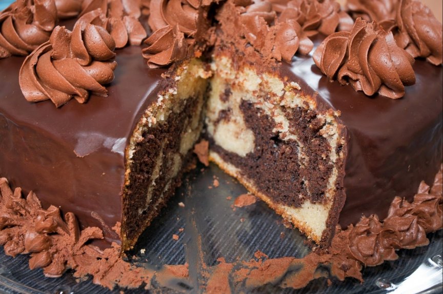 Marmurinis pyragas su šokoladiniu glaistu