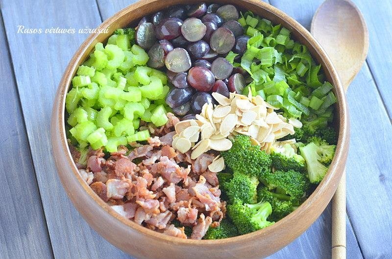 Brokolių salotos su vynuogėmis