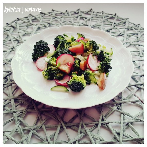 Brokolių salotos su daržovėmis