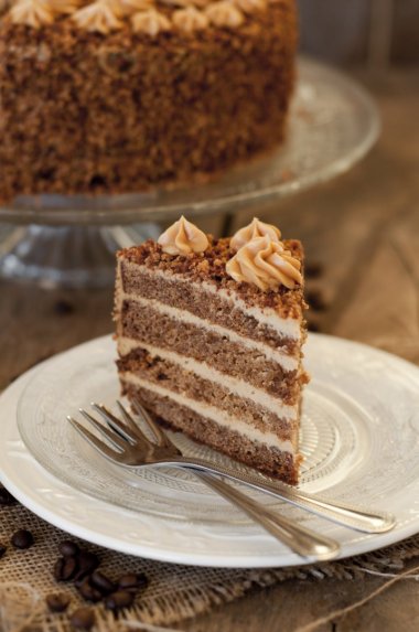 Meduolinis tortas su karameliniu maskarponės kremu