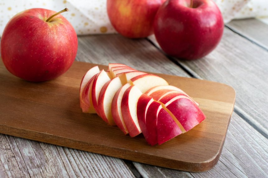Greiti pyragėliai su obuoliais (keptuvėje ar orkaitėje)