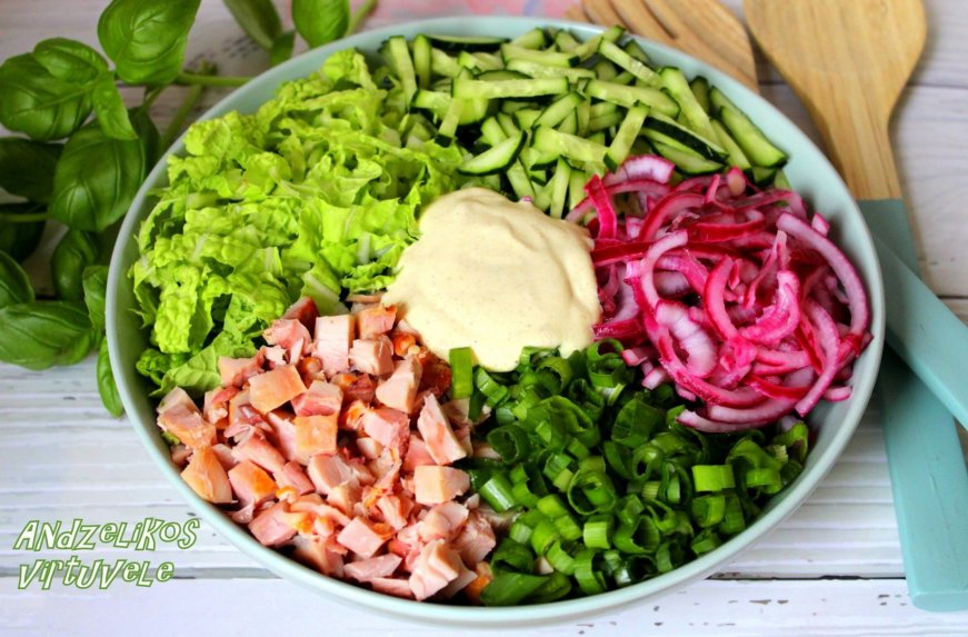 Gaivios vištienos salotos su daržovėmis (be majonezo)