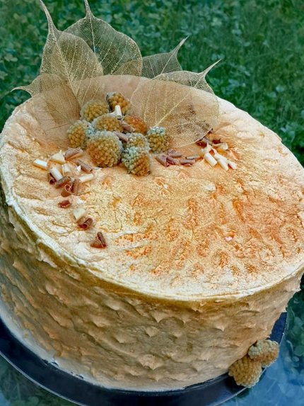 Naminis Napoleono tortas su plikytu kremu ir uogomis