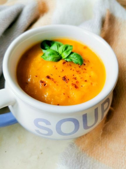Saldžių bulvių, morkų ir imbiero sriuba