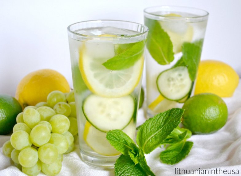 Gaivus gėrimas su mėta, citrina ir agurku
