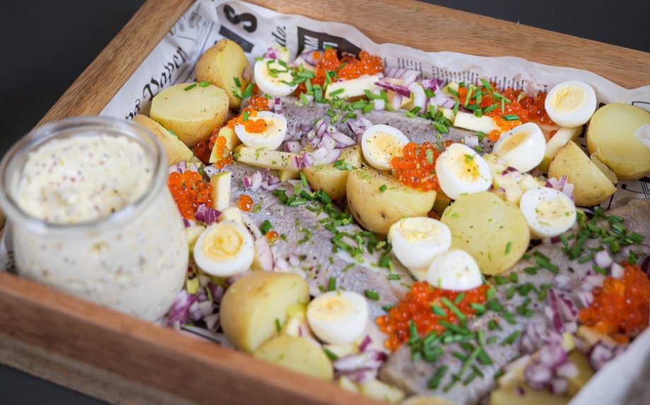 Silkės salotos su bulvėmis ir kiaušiniais
