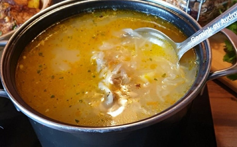 Raugintų kopūstų sriuba su šonkauliukais