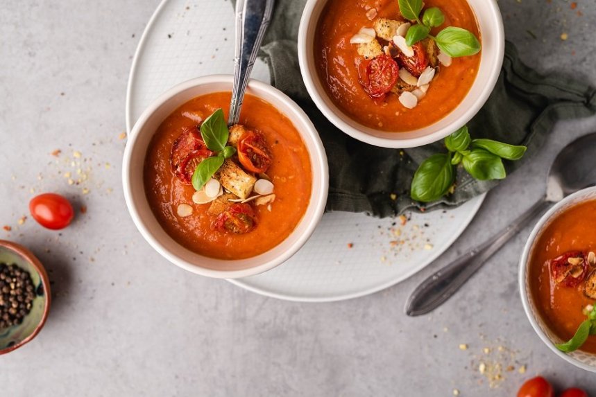 Šalta keptų pomidorų sriuba