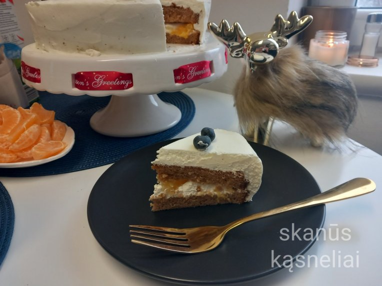 Imbierinis medaus tortas su maskarponės kremu