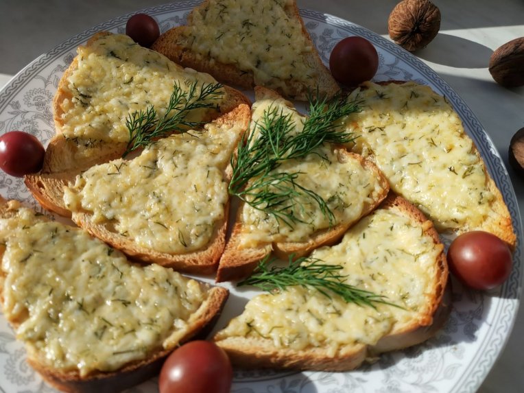 Karšti sumuštiniai su sūrio užtepėle